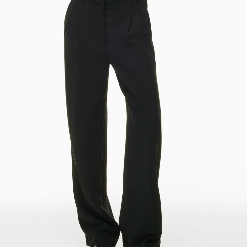 Aritzia Effortless Pant in Crepette in Black Size 4